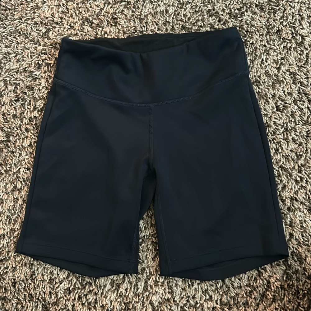 New balance navy blue biker shorts
size small
